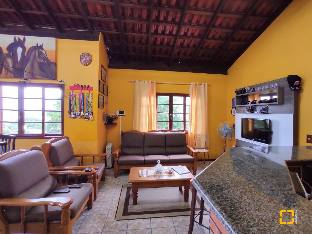 Casa com 250m², 3 quartos (sendo 1 suíte), 4 garagens, no bairro Centro em São José