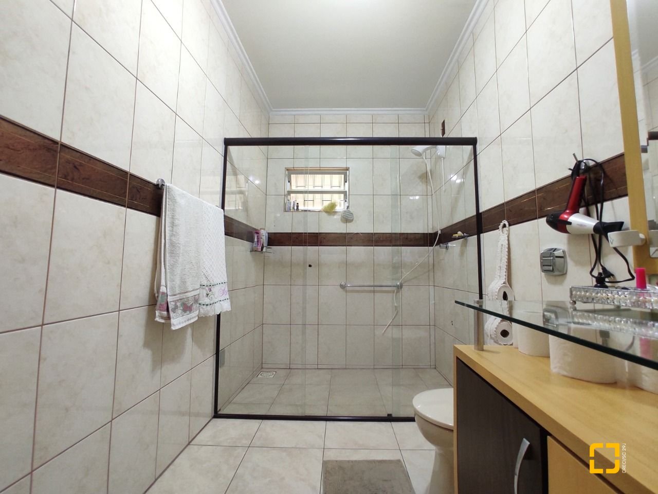 Casa com 250m², 3 quartos (sendo 1 suíte), 4 garagens, no bairro Centro em São José