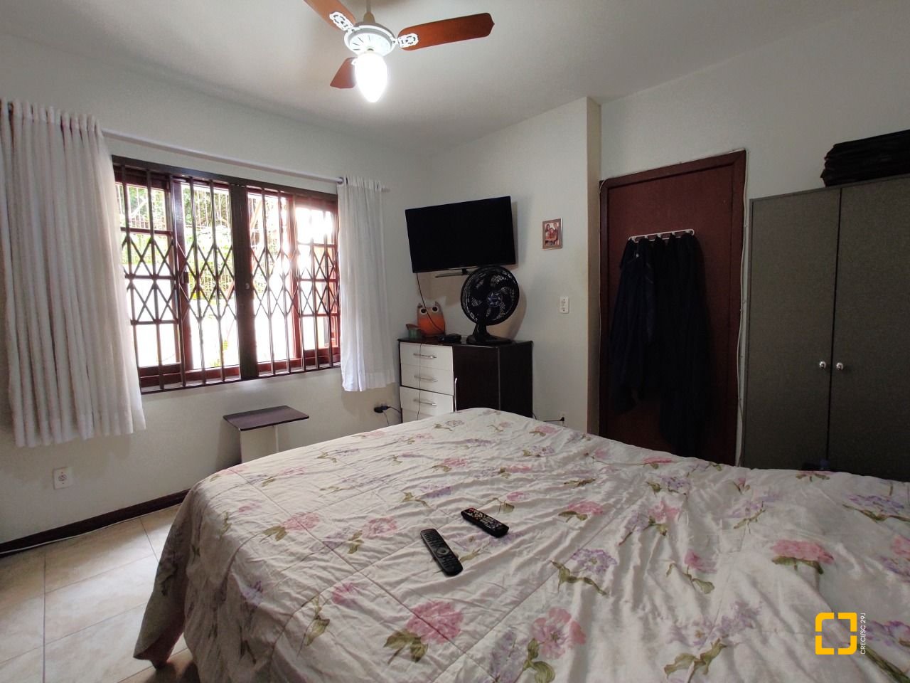 Casa com 250m², 3 quartos (sendo 1 suíte), 4 garagens, no bairro Centro em São José