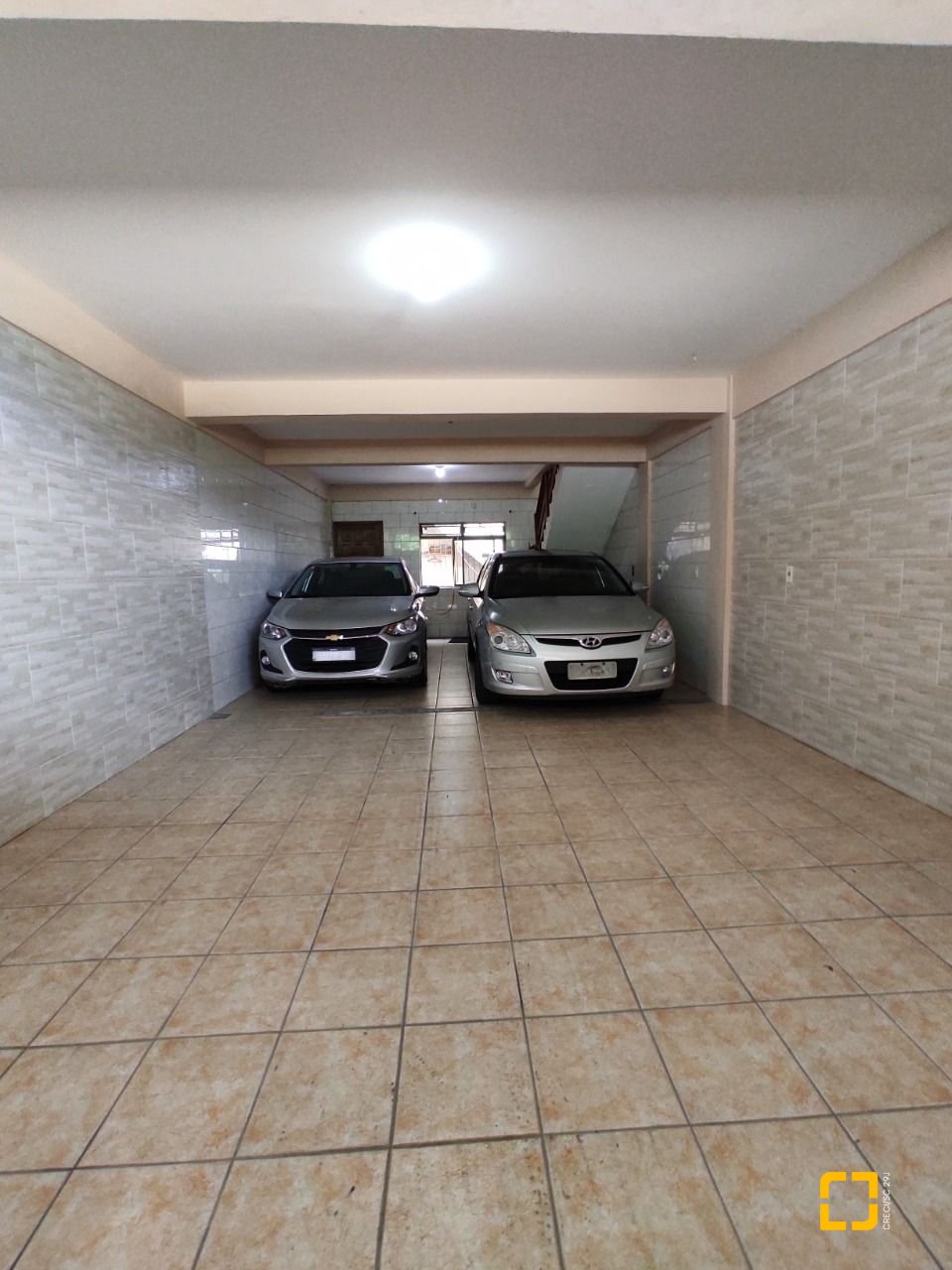 Casa com 250m², 3 quartos (sendo 1 suíte), 4 garagens, no bairro Centro em São José