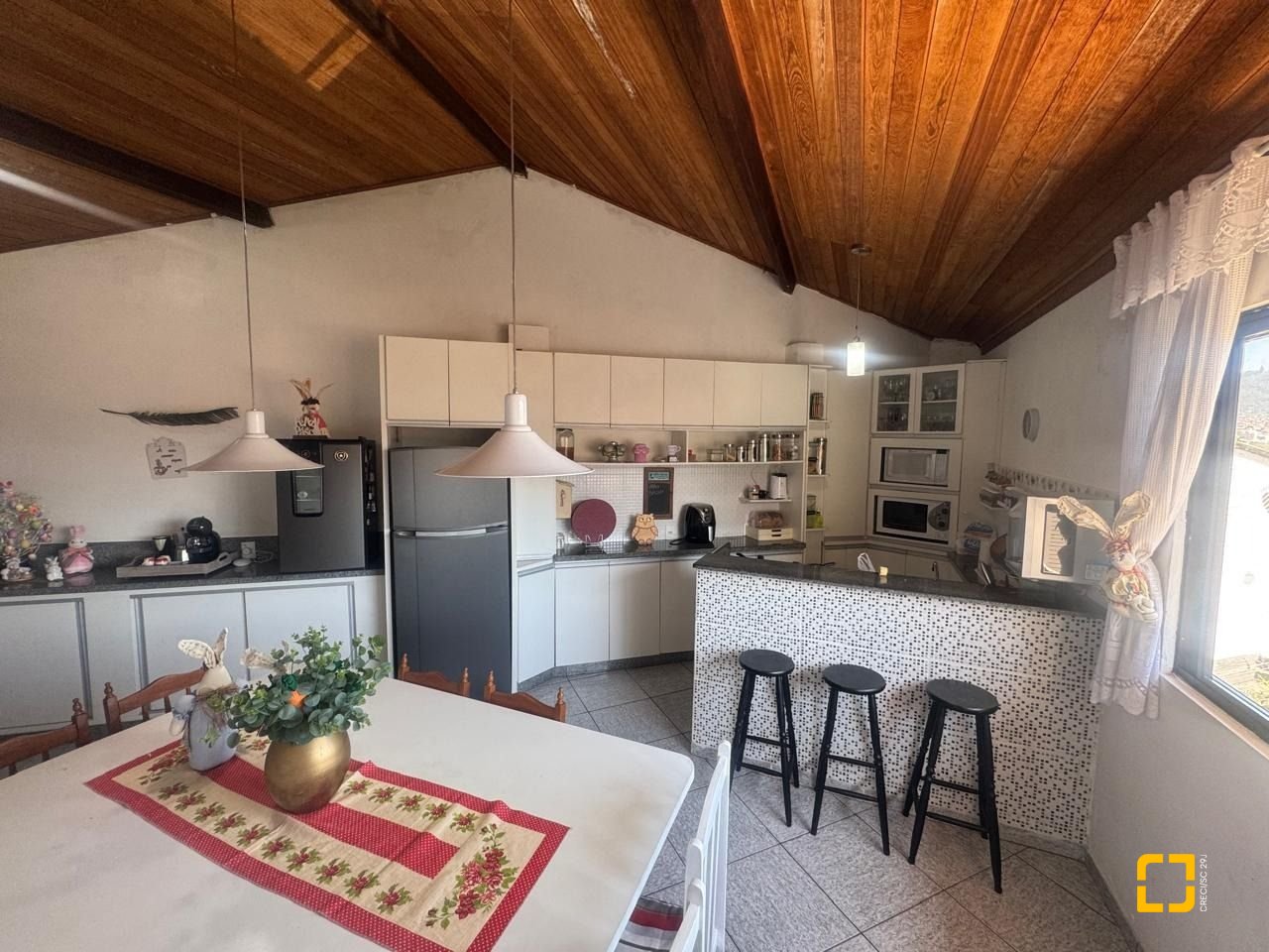 Casa com 110m², 3 quartos, 5 garagens, no bairro Itacorubi em Florianópolis