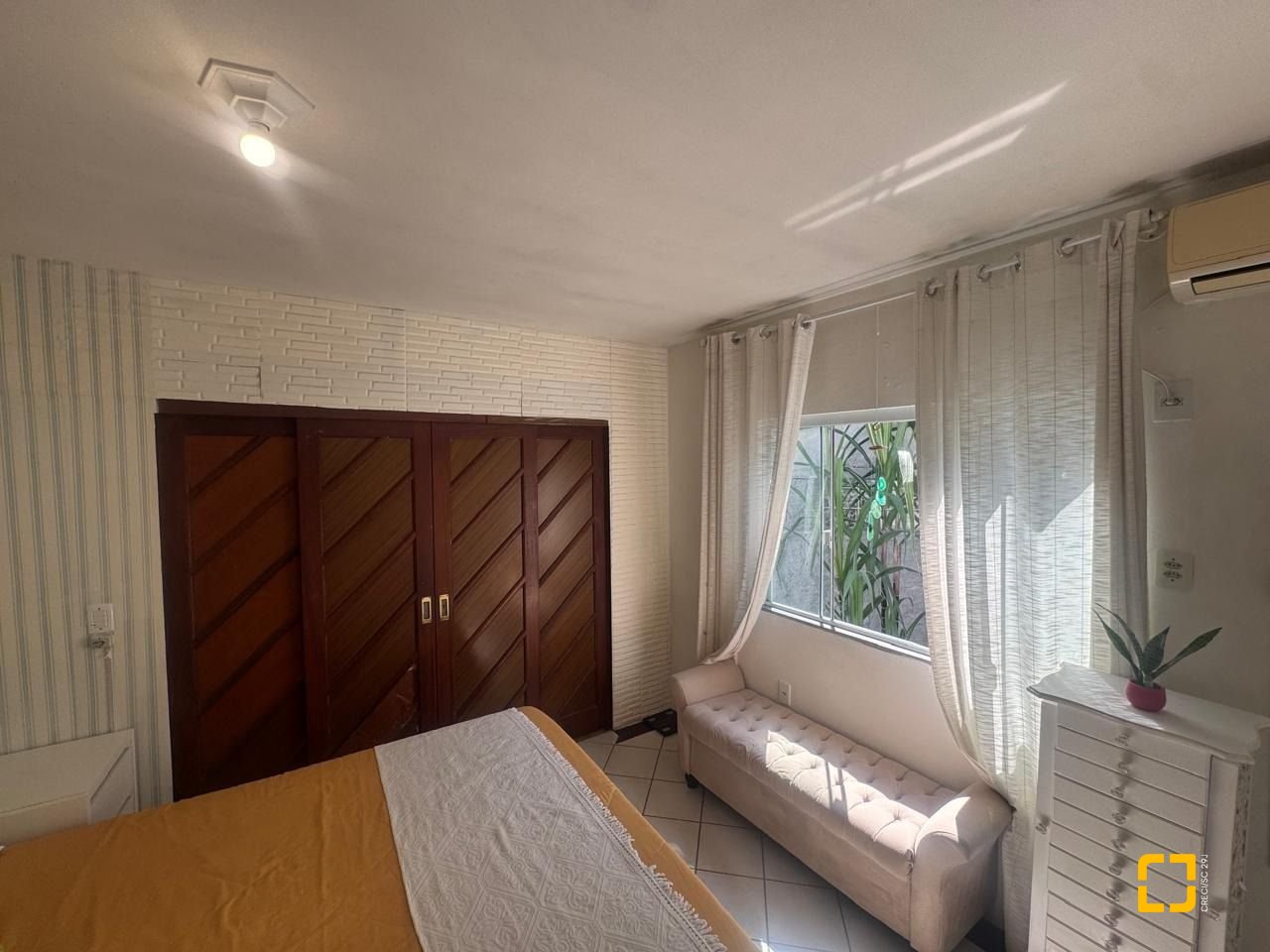 Casa com 110m², 3 quartos, 5 garagens, no bairro Itacorubi em Florianópolis