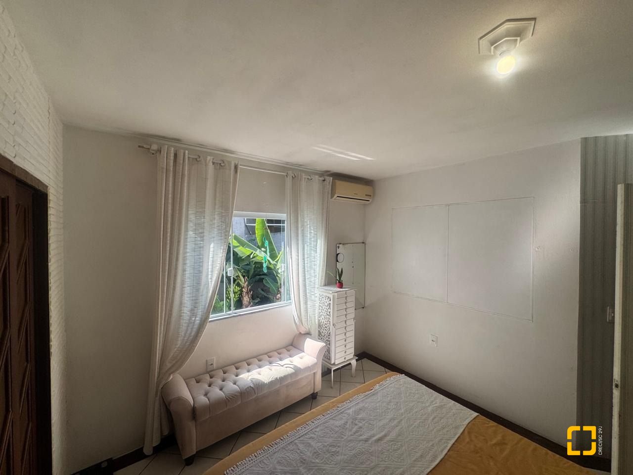 Casa com 110m², 3 quartos, 5 garagens, no bairro Itacorubi em Florianópolis