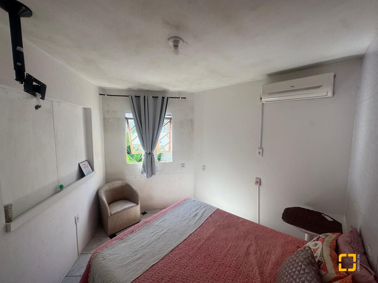 Casa com 110m², 3 quartos, 5 garagens, no bairro Itacorubi em Florianópolis