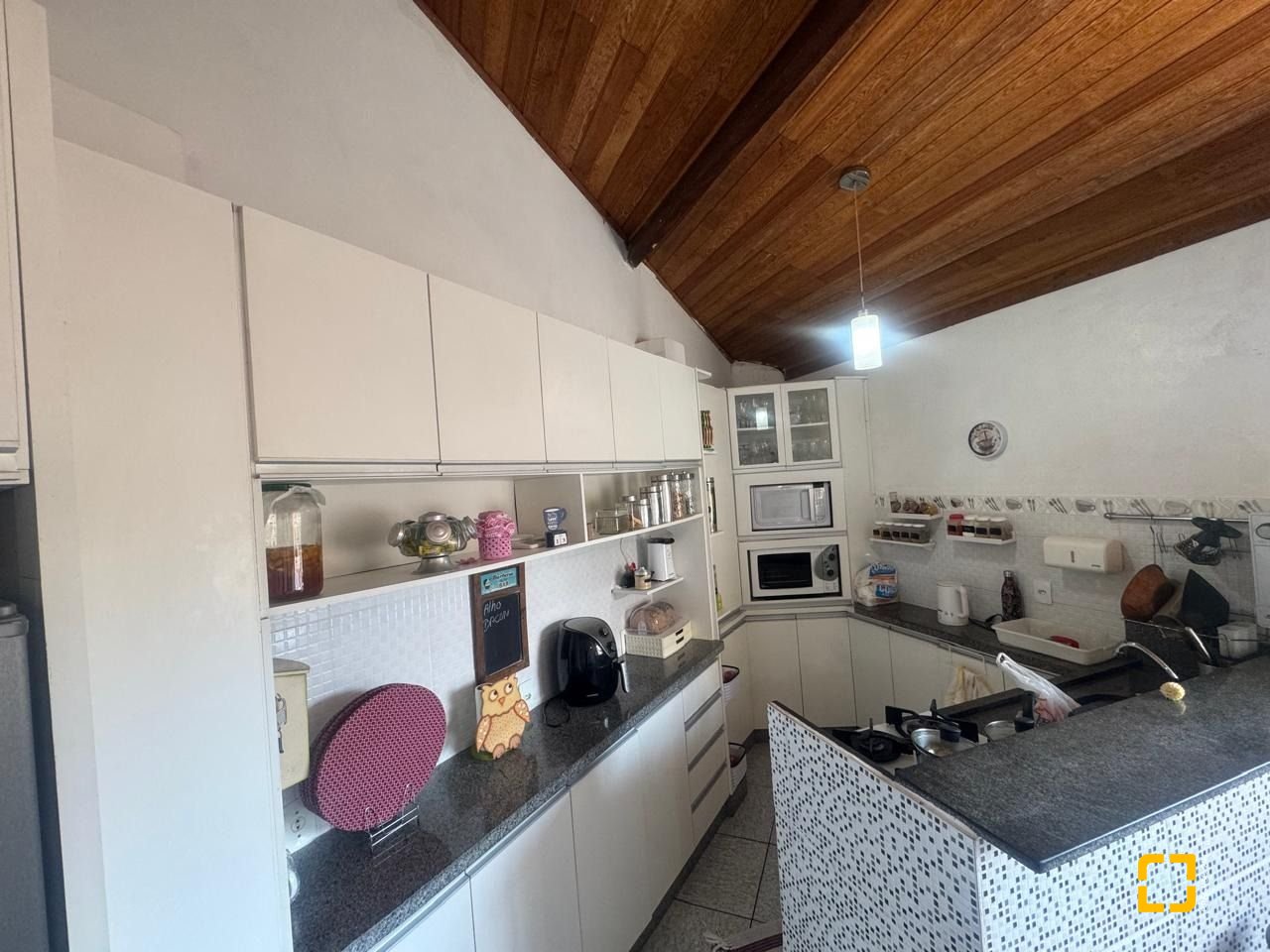 Casa com 110m², 3 quartos, 5 garagens, no bairro Itacorubi em Florianópolis