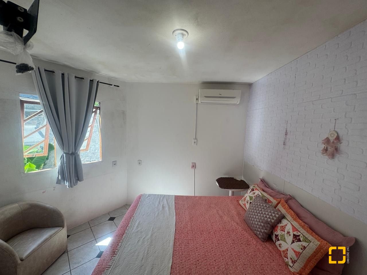 Casa com 110m², 3 quartos, 5 garagens, no bairro Itacorubi em Florianópolis