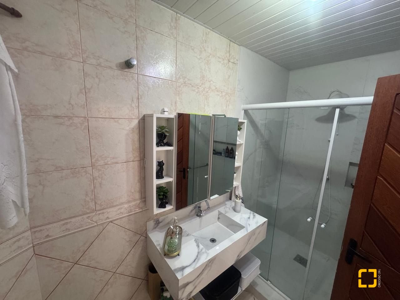 Casa com 110m², 3 quartos, 5 garagens, no bairro Itacorubi em Florianópolis