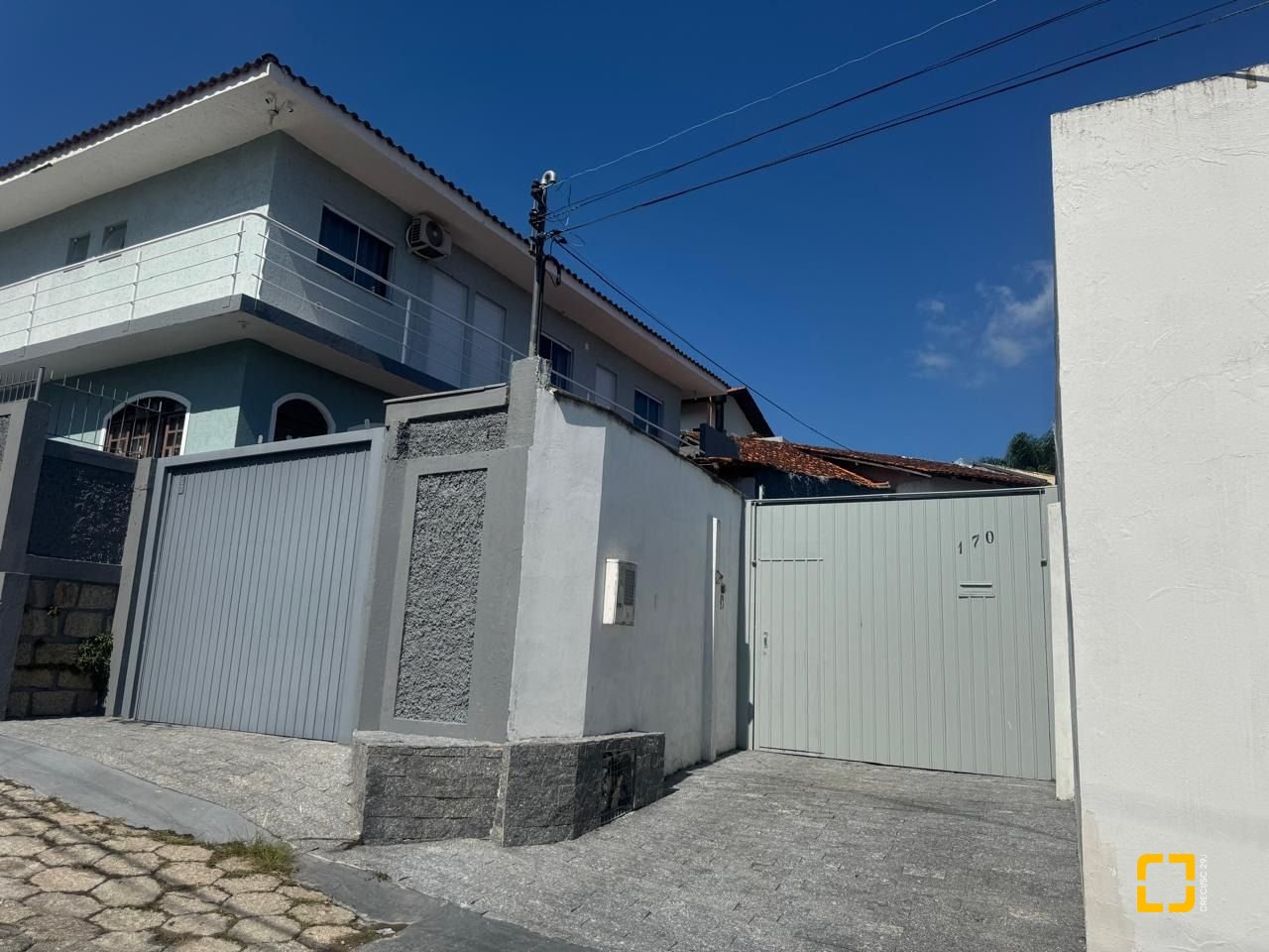 Casa com 110m², 3 quartos, 5 garagens, no bairro Itacorubi em Florianópolis