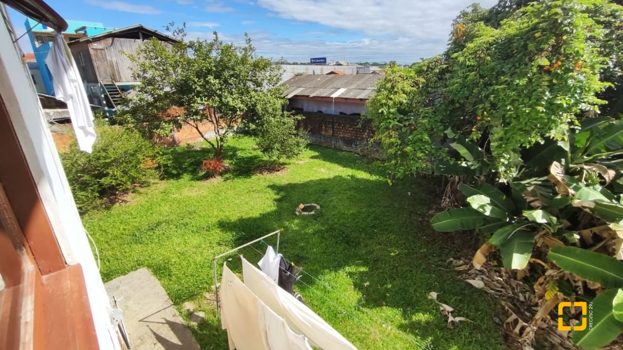 Casa com 269m², 4 quartos (sendo 1 suíte), 2 garagens, no bairro Costeira do Pirajubaé em Florianópolis