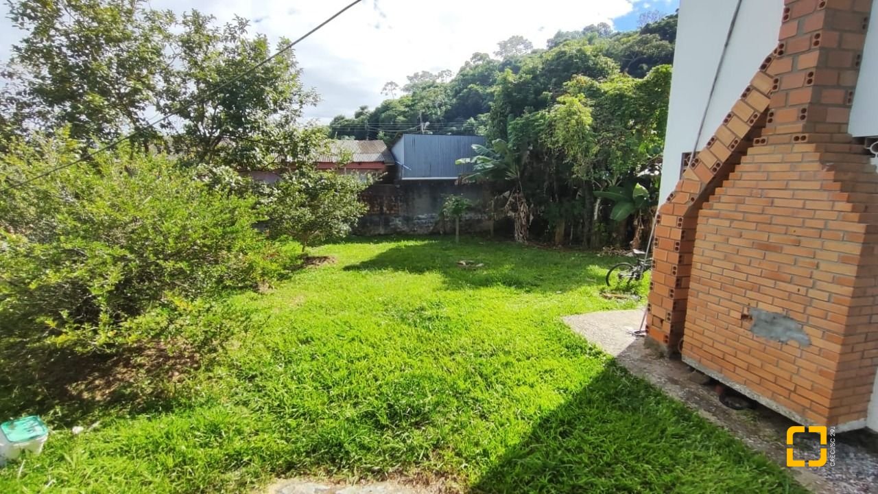 Casa com 269m², 4 quartos (sendo 1 suíte), 2 garagens, no bairro Costeira do Pirajubaé em Florianópolis
