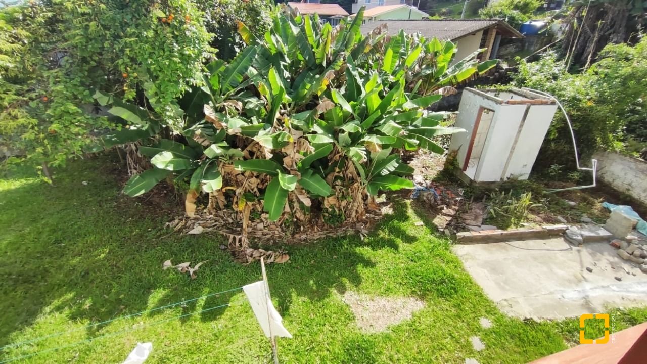 Casa com 269m², 4 quartos (sendo 1 suíte), 2 garagens, no bairro Costeira do Pirajubaé em Florianópolis