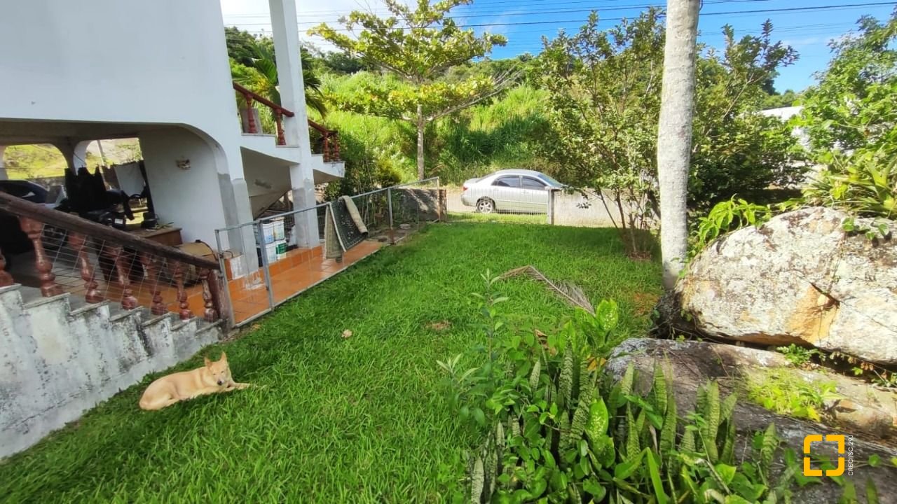 Casa com 269m², 4 quartos (sendo 1 suíte), 2 garagens, no bairro Costeira do Pirajubaé em Florianópolis