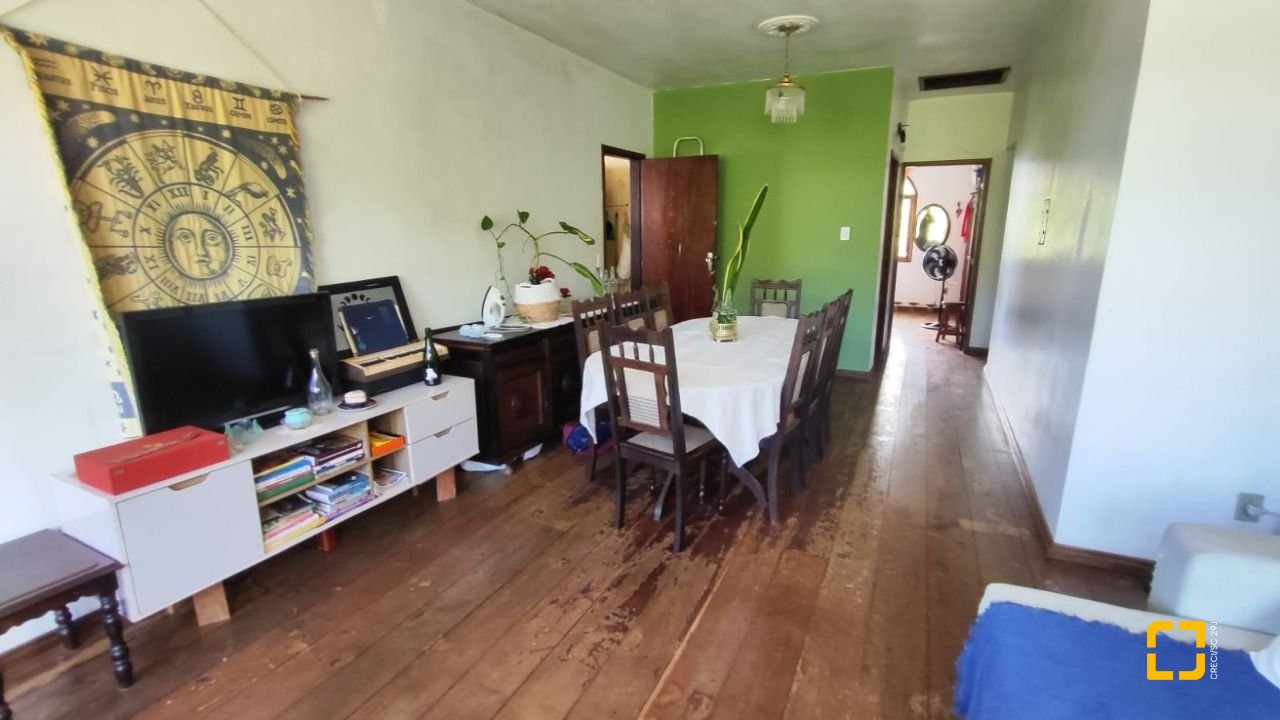 Casa com 269m², 4 quartos (sendo 1 suíte), 2 garagens, no bairro Costeira do Pirajubaé em Florianópolis