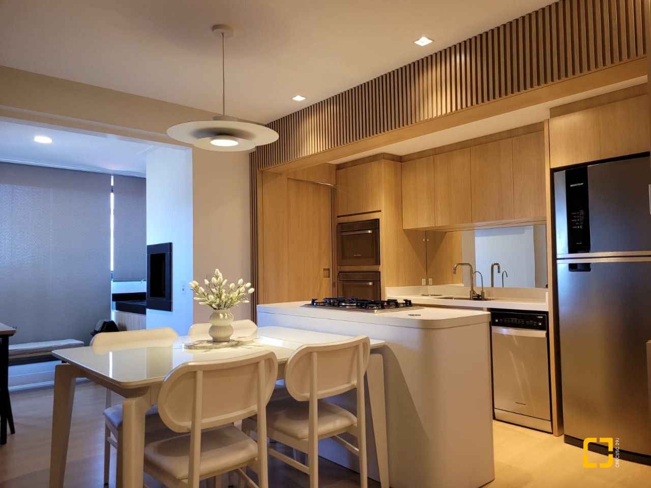Apartamento com 73m², 3 quartos (sendo 1 suíte), 2 garagens, no bairro Centro em Florianópolis