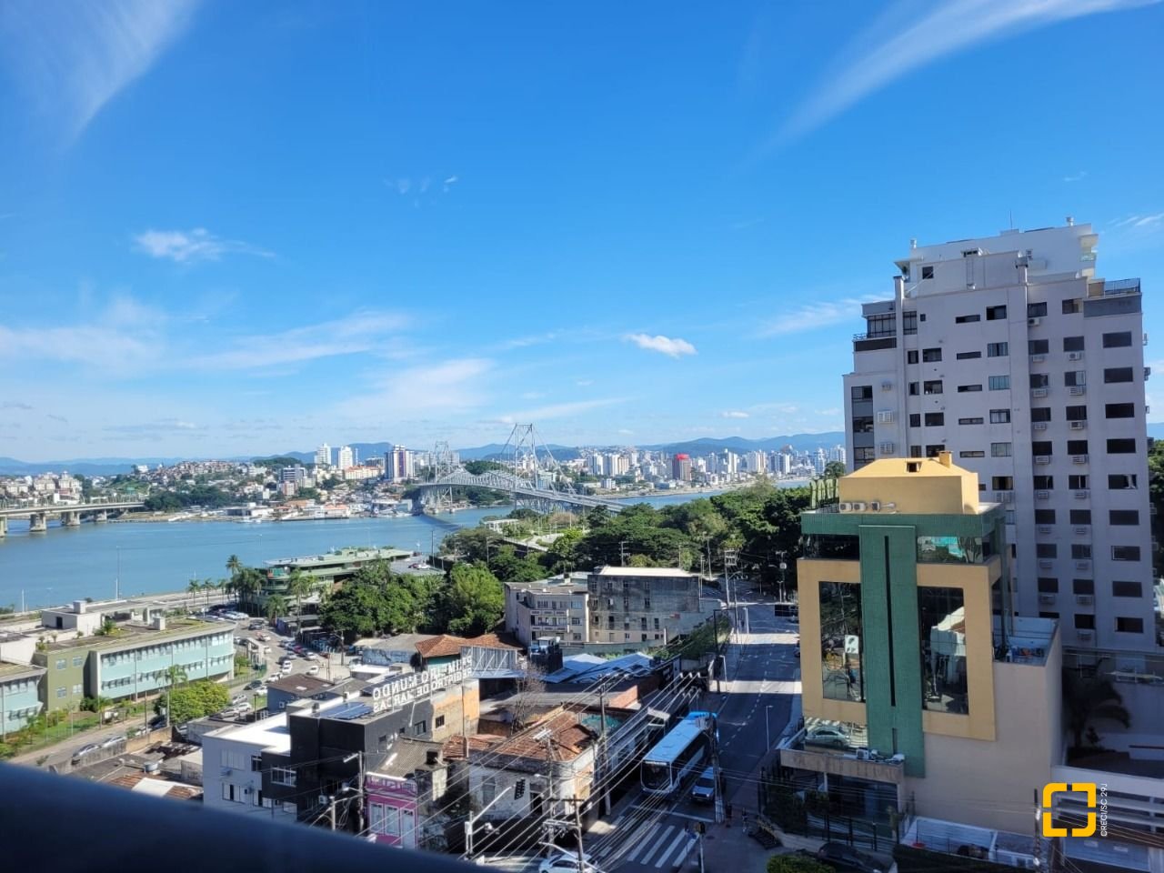 Apartamento com 73m², 3 quartos (sendo 1 suíte), 2 garagens, no bairro Centro em Florianópolis