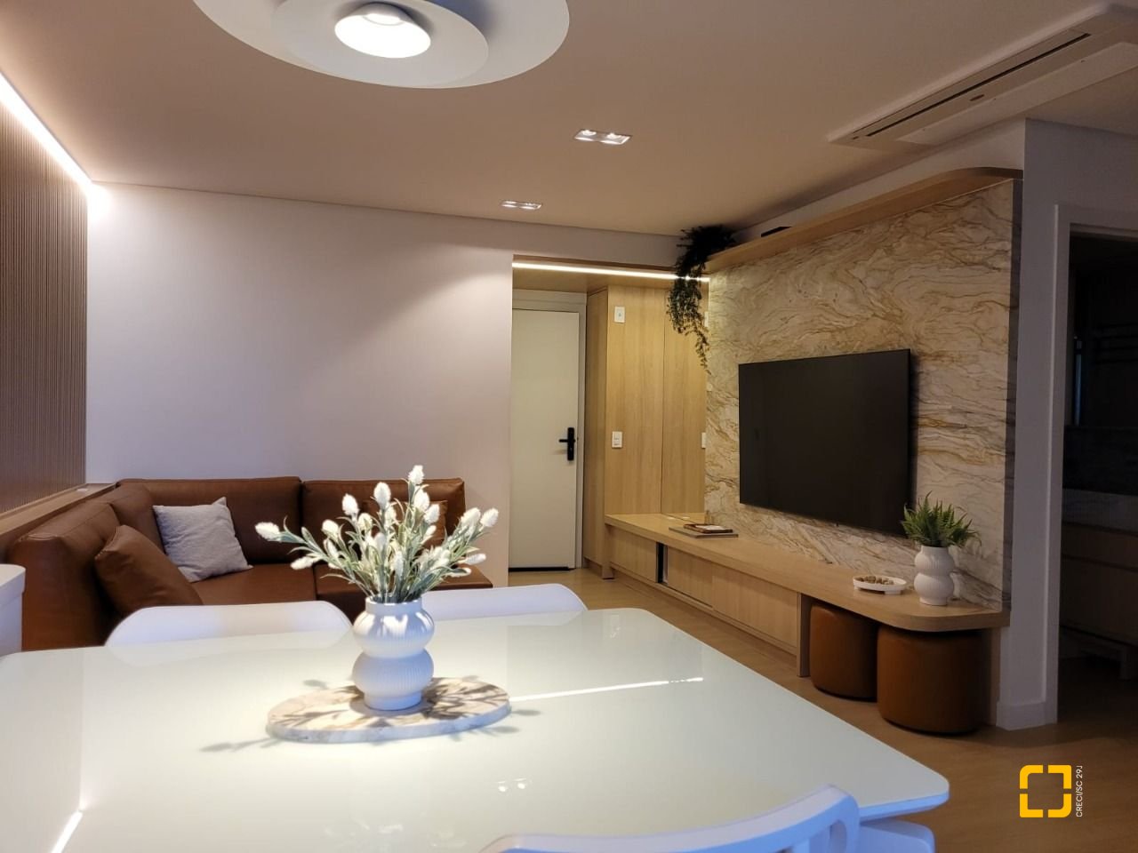 Apartamento com 73m², 3 quartos (sendo 1 suíte), 2 garagens, no bairro Centro em Florianópolis