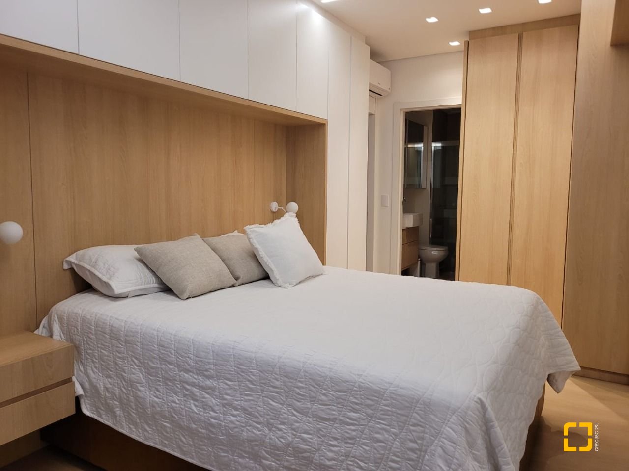 Apartamento com 73m², 3 quartos (sendo 1 suíte), 2 garagens, no bairro Centro em Florianópolis