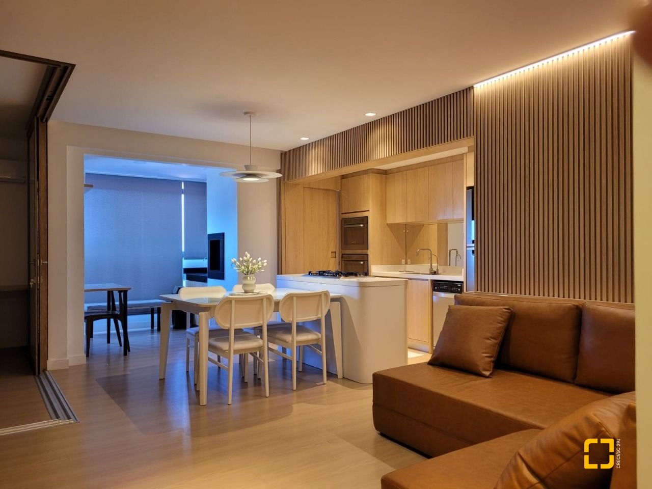 Apartamento com 73m², 3 quartos (sendo 1 suíte), 2 garagens, no bairro Centro em Florianópolis