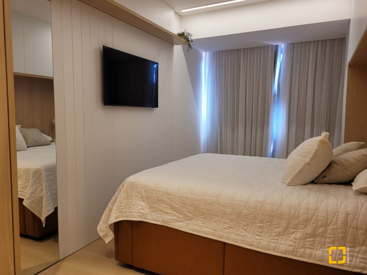 Apartamento com 73m², 3 quartos (sendo 1 suíte), 2 garagens, no bairro Centro em Florianópolis