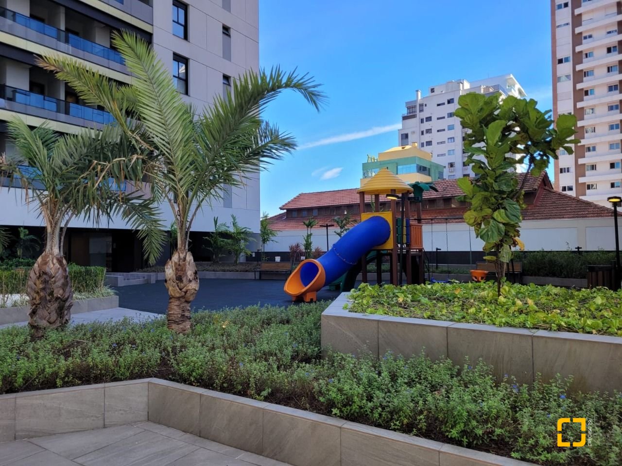 Apartamento com 73m², 3 quartos (sendo 1 suíte), 2 garagens, no bairro Centro em Florianópolis