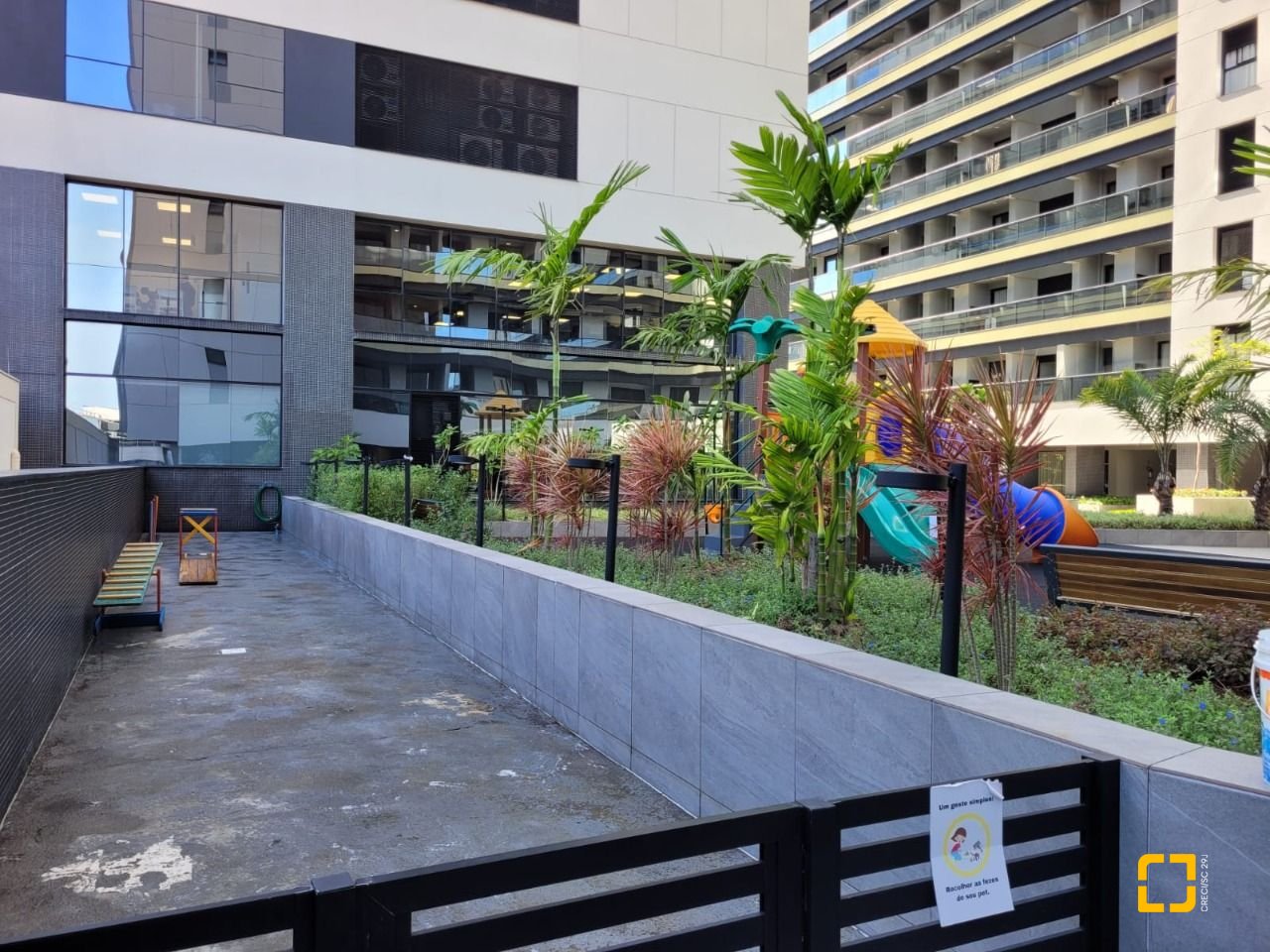 Apartamento com 73m², 3 quartos (sendo 1 suíte), 2 garagens, no bairro Centro em Florianópolis