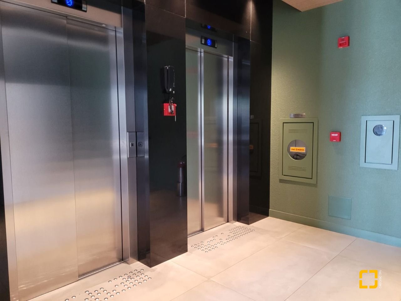 Apartamento com 73m², 3 quartos (sendo 1 suíte), 2 garagens, no bairro Centro em Florianópolis