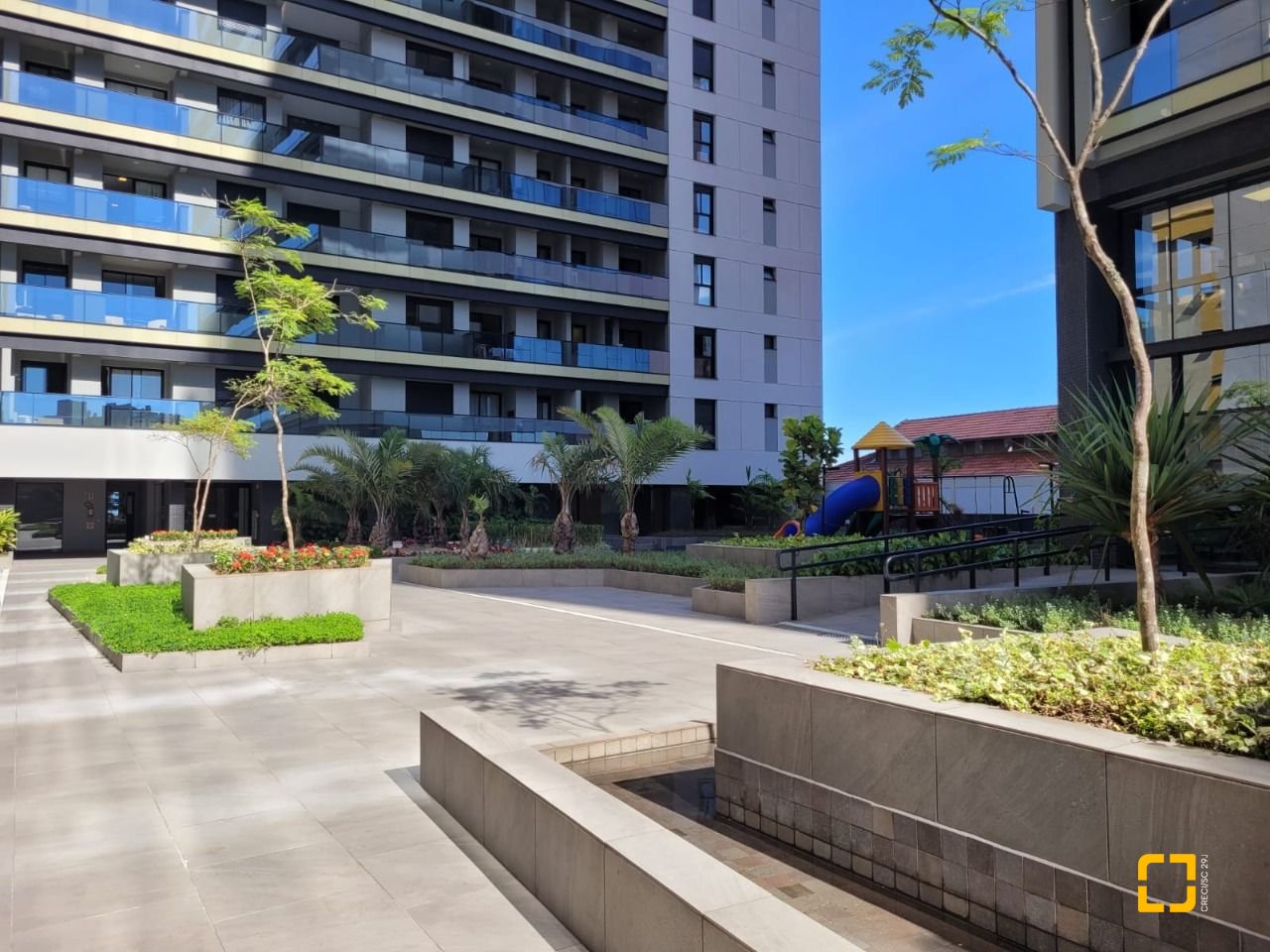 Apartamento com 73m², 3 quartos (sendo 1 suíte), 2 garagens, no bairro Centro em Florianópolis