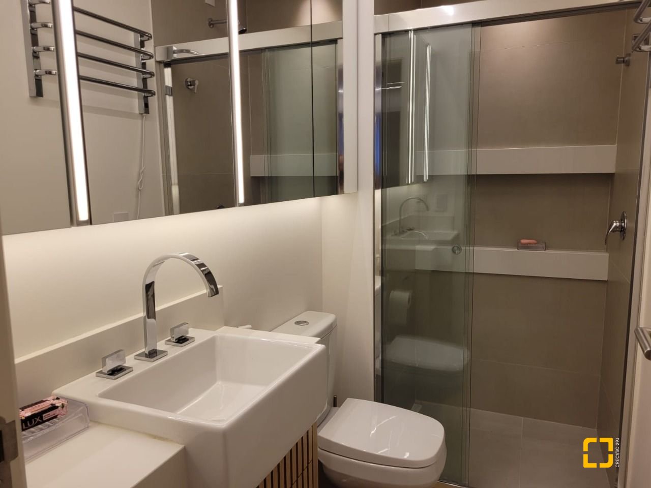 Apartamento com 73m², 3 quartos (sendo 1 suíte), 2 garagens, no bairro Centro em Florianópolis