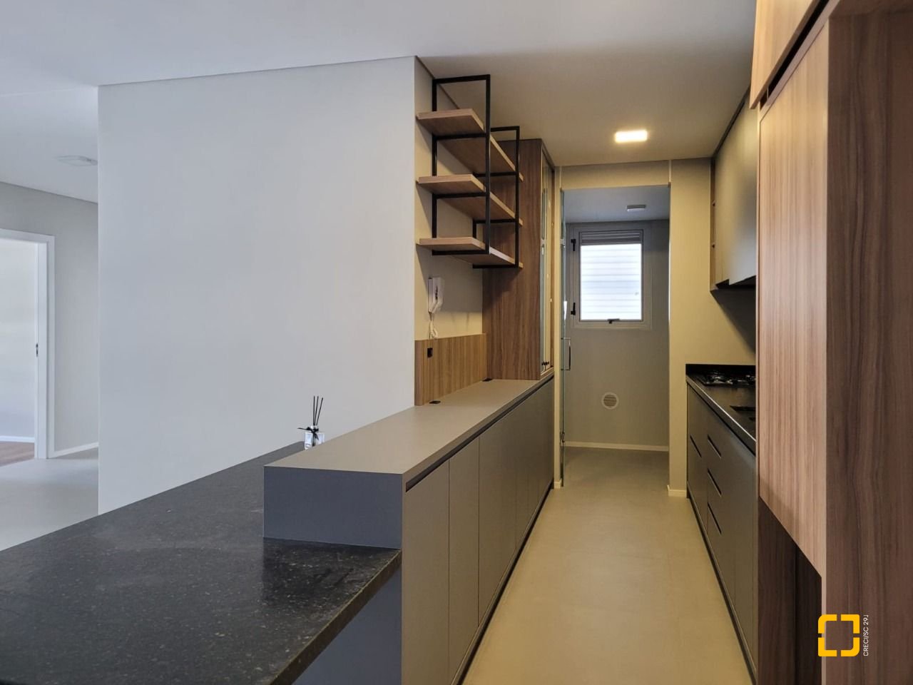 Apartamento com 139m², 6 quartos (sendo 3 suítes), 2 garagens, no bairro Jardim Atlântico em Florianópolis
