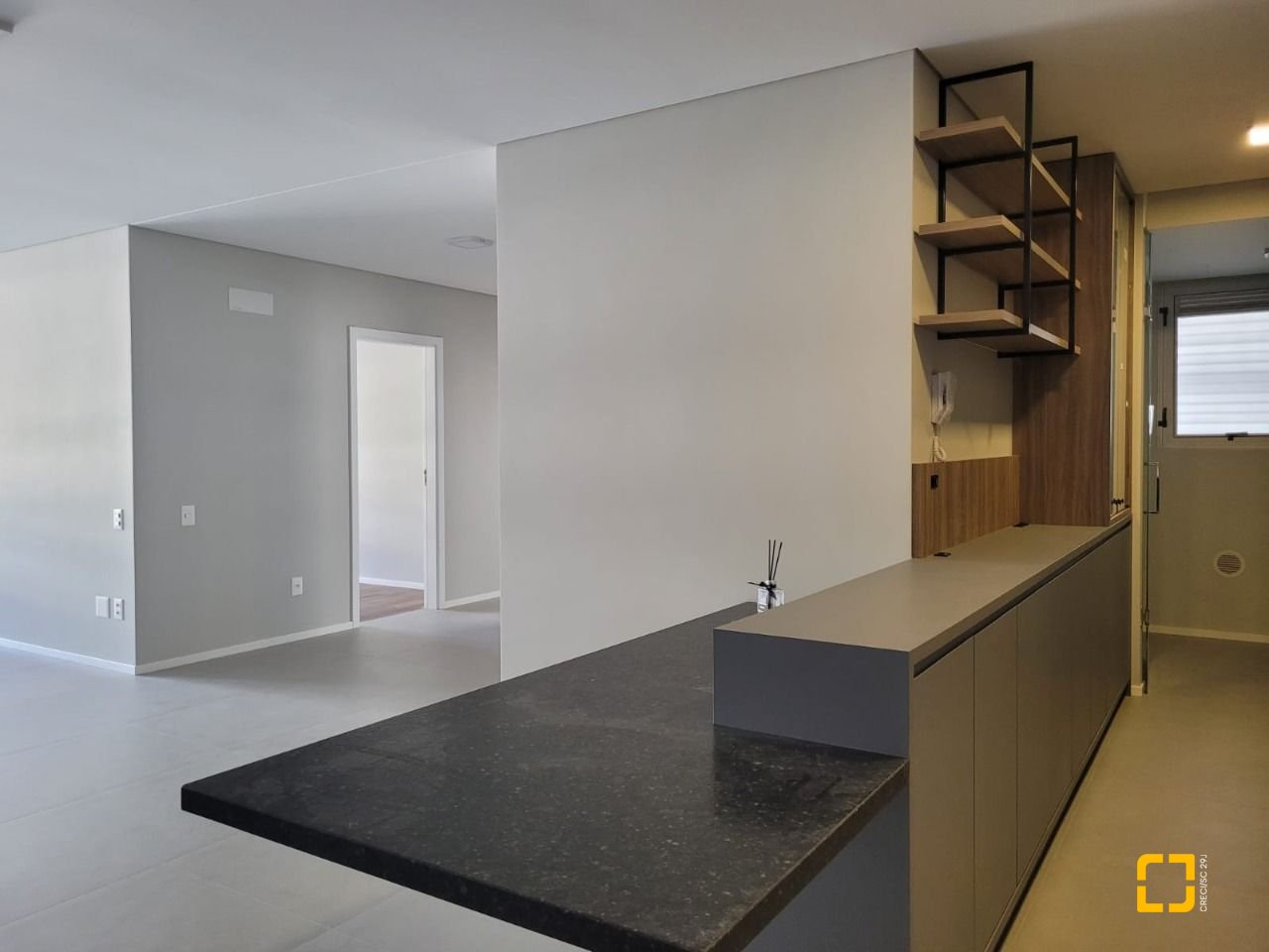 Apartamento com 139m², 6 quartos (sendo 3 suítes), 2 garagens, no bairro Jardim Atlântico em Florianópolis