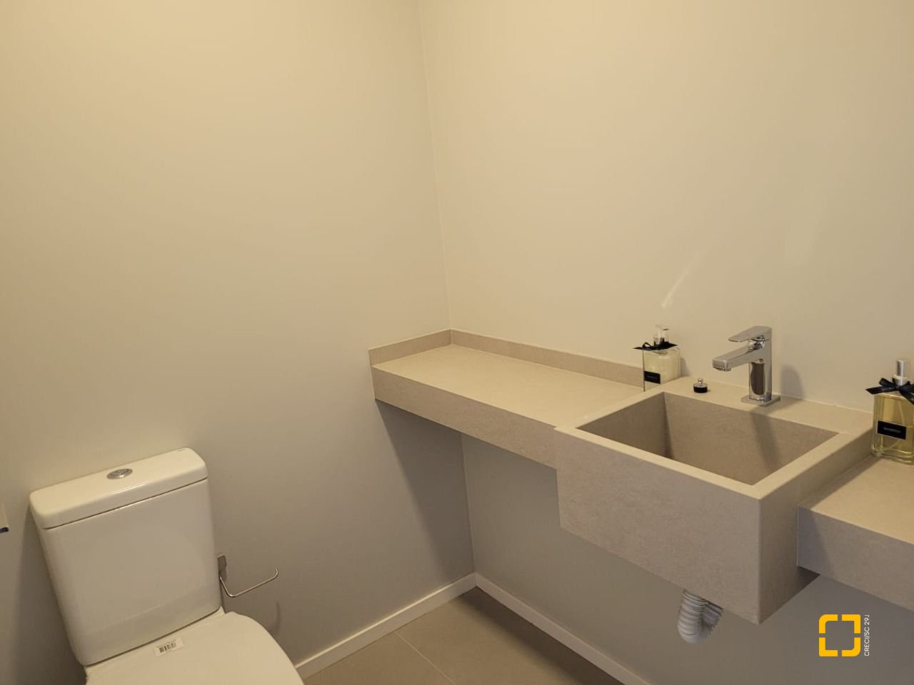 Apartamento com 139m², 6 quartos (sendo 3 suítes), 2 garagens, no bairro Jardim Atlântico em Florianópolis