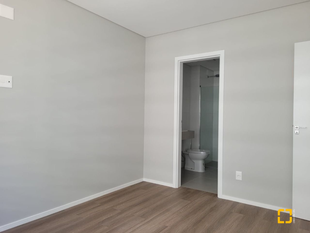 Apartamento com 139m², 6 quartos (sendo 3 suítes), 2 garagens, no bairro Jardim Atlântico em Florianópolis