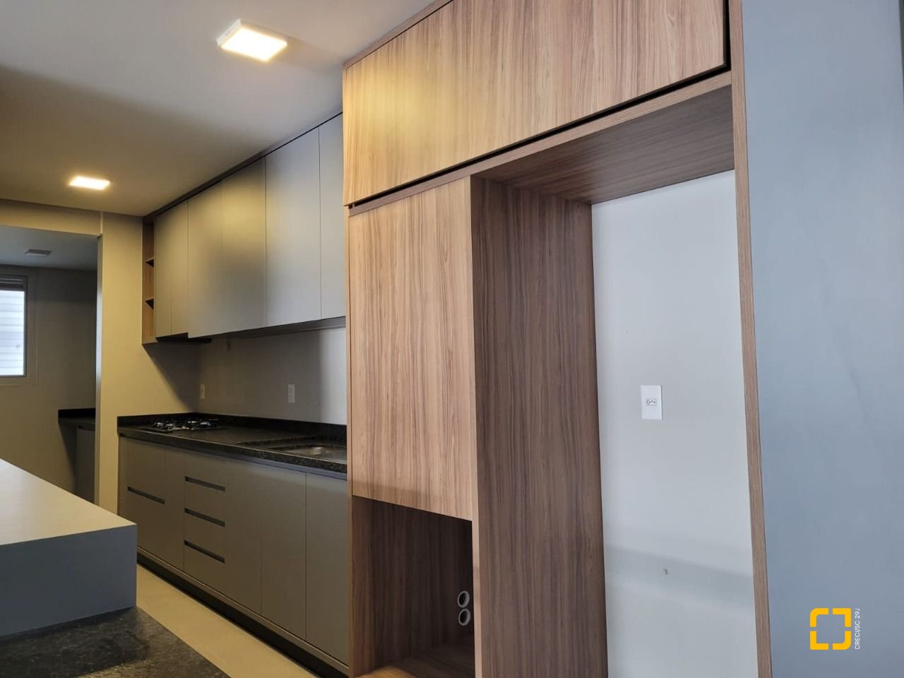 Apartamento com 139m², 6 quartos (sendo 3 suítes), 2 garagens, no bairro Jardim Atlântico em Florianópolis