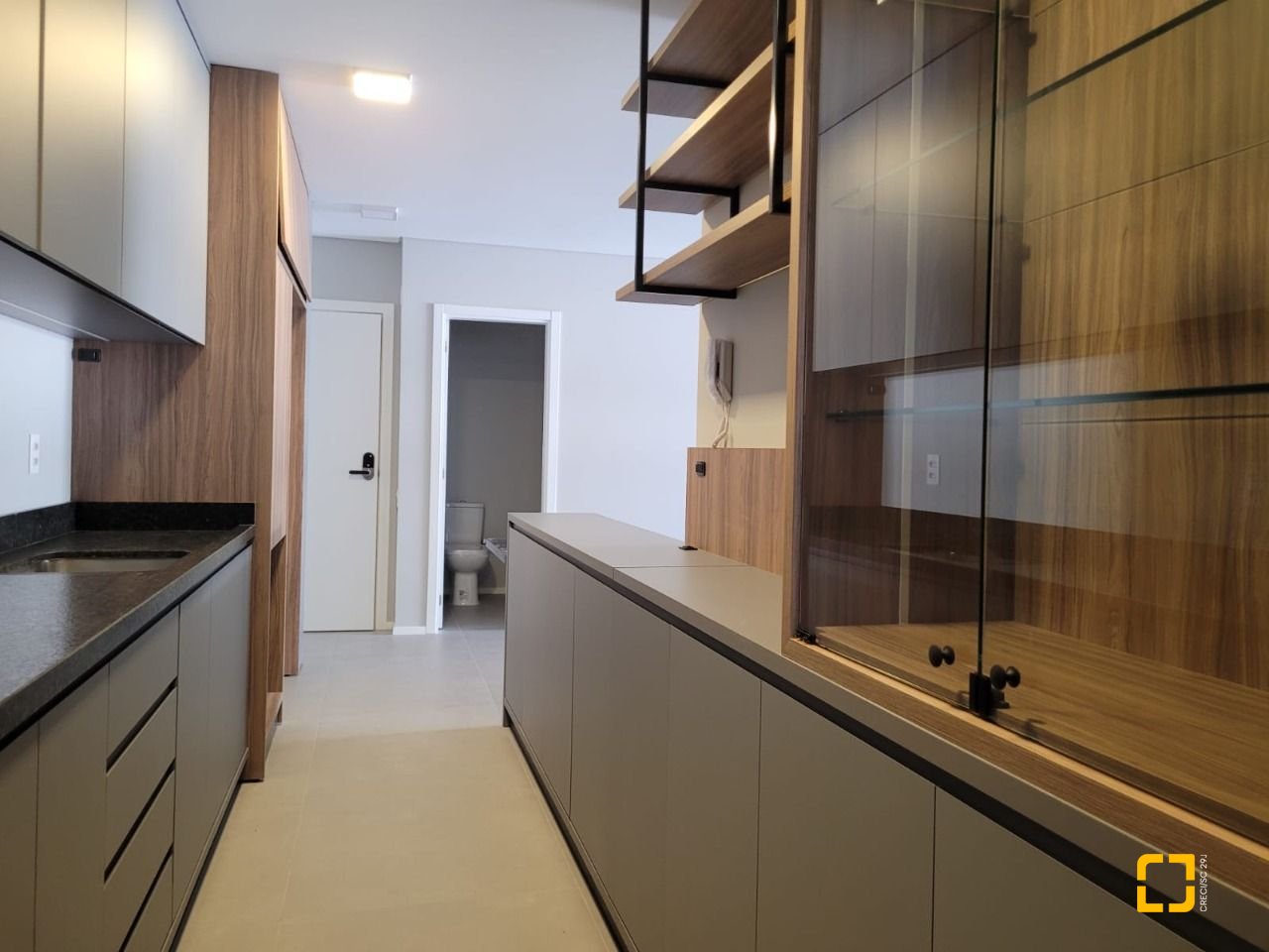 Apartamento com 139m², 6 quartos (sendo 3 suítes), 2 garagens, no bairro Jardim Atlântico em Florianópolis
