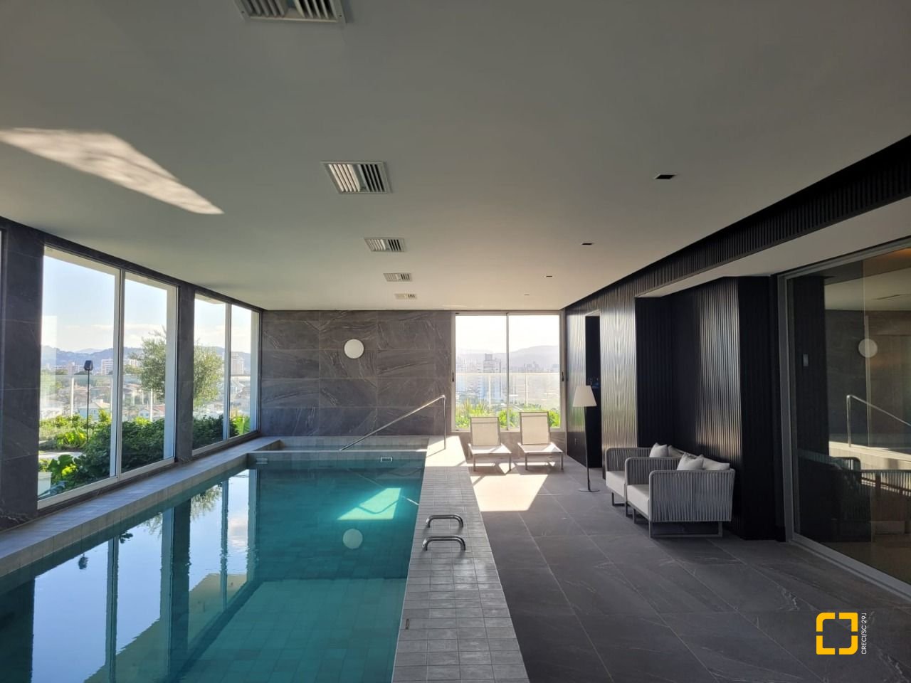 Apartamento com 139m², 6 quartos (sendo 3 suítes), 2 garagens, no bairro Jardim Atlântico em Florianópolis