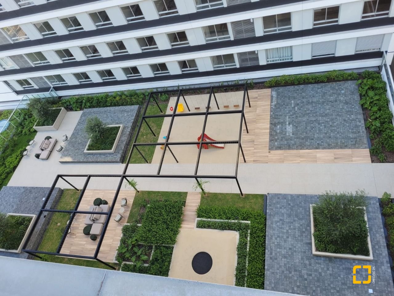 Apartamento com 139m², 6 quartos (sendo 3 suítes), 2 garagens, no bairro Jardim Atlântico em Florianópolis