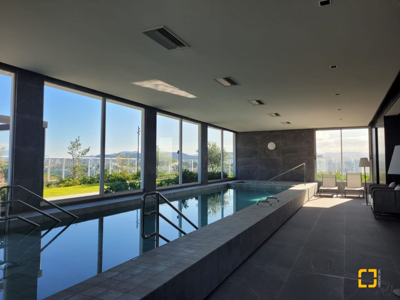 Apartamento com 139m², 6 quartos (sendo 3 suítes), 2 garagens, no bairro Jardim Atlântico em Florianópolis