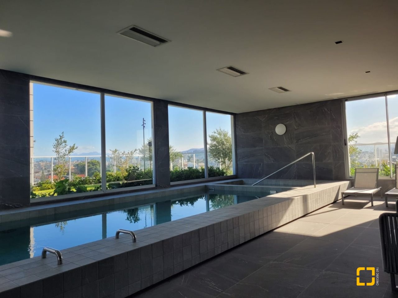 Apartamento com 139m², 6 quartos (sendo 3 suítes), 2 garagens, no bairro Jardim Atlântico em Florianópolis