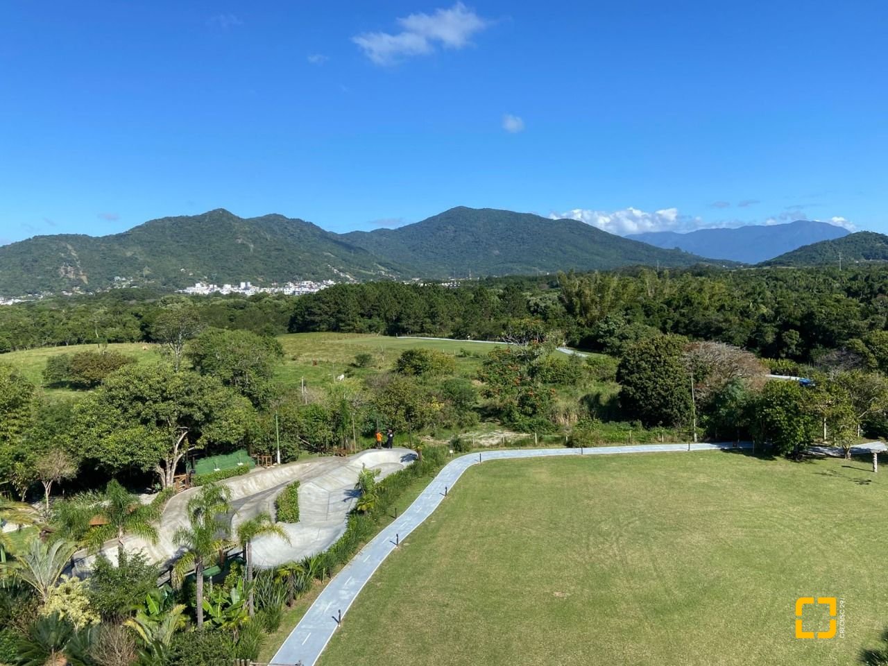 Apartamento com 53m², 1 quarto, 1 garagem, no bairro Campeche em Florianópolis
