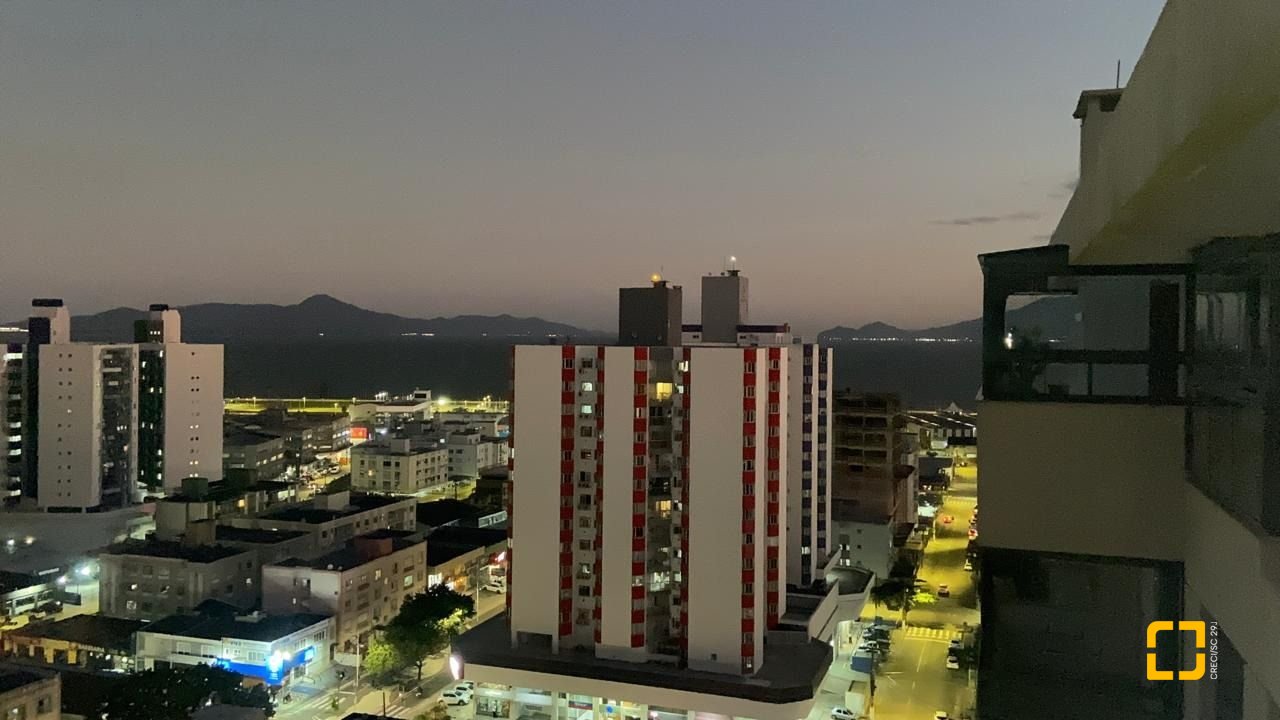 Cobertura com 140m², 3 quartos (sendo 1 suíte), 2 garagens, no bairro Kobrasol em São José