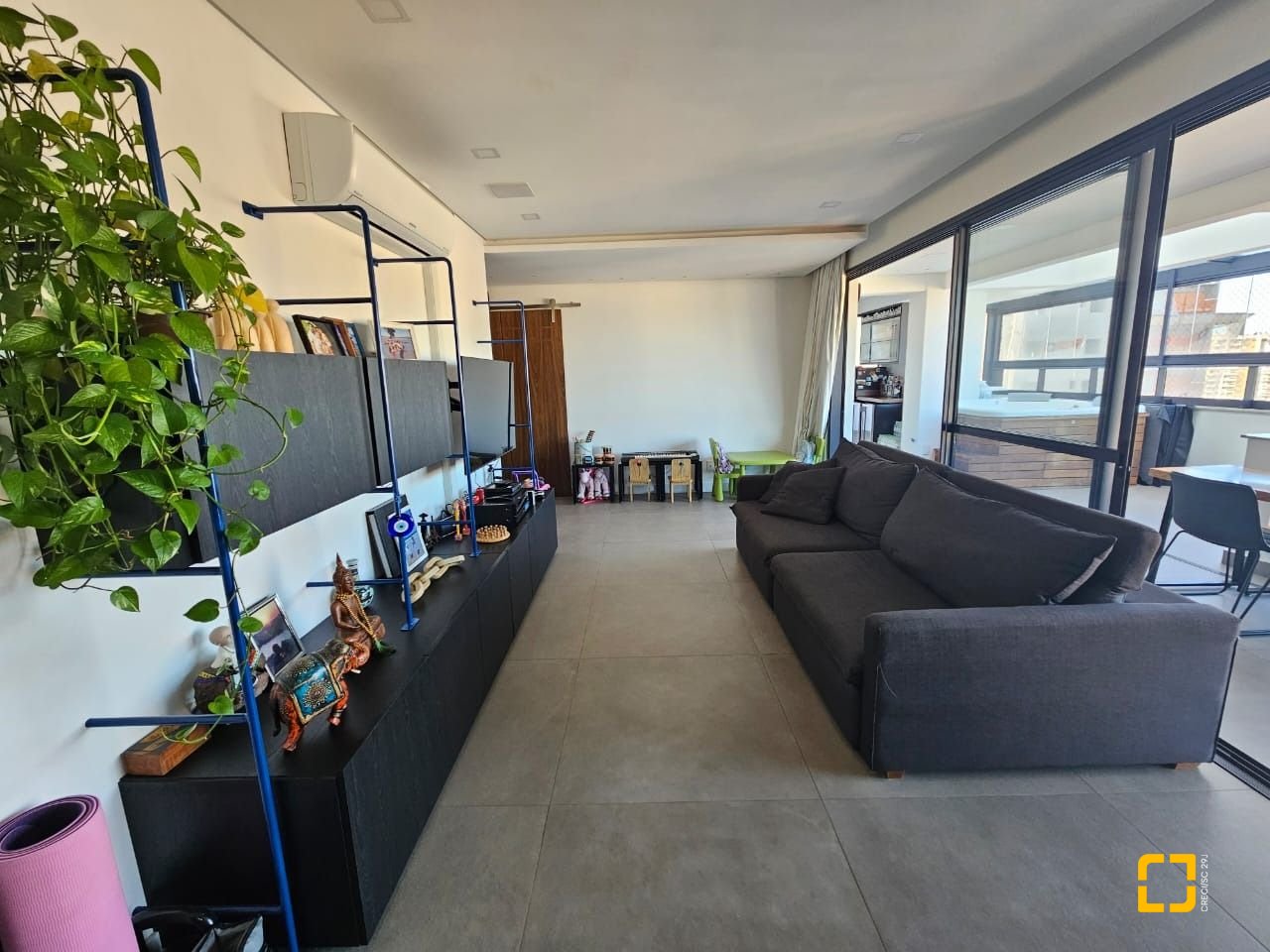 Cobertura com 140m², 3 quartos (sendo 1 suíte), 2 garagens, no bairro Kobrasol em São José