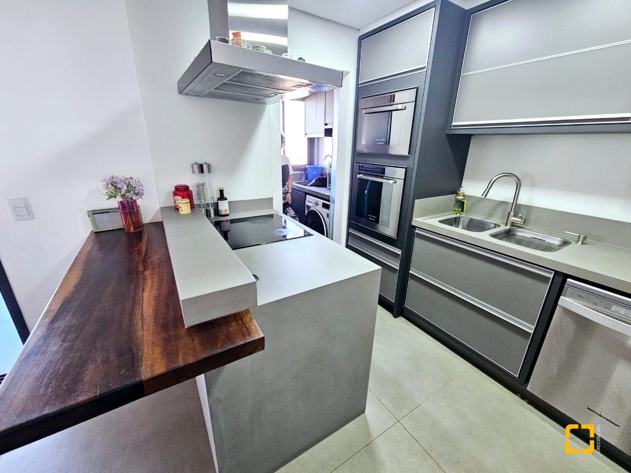 Cobertura com 140m², 3 quartos (sendo 1 suíte), 2 garagens, no bairro Kobrasol em São José