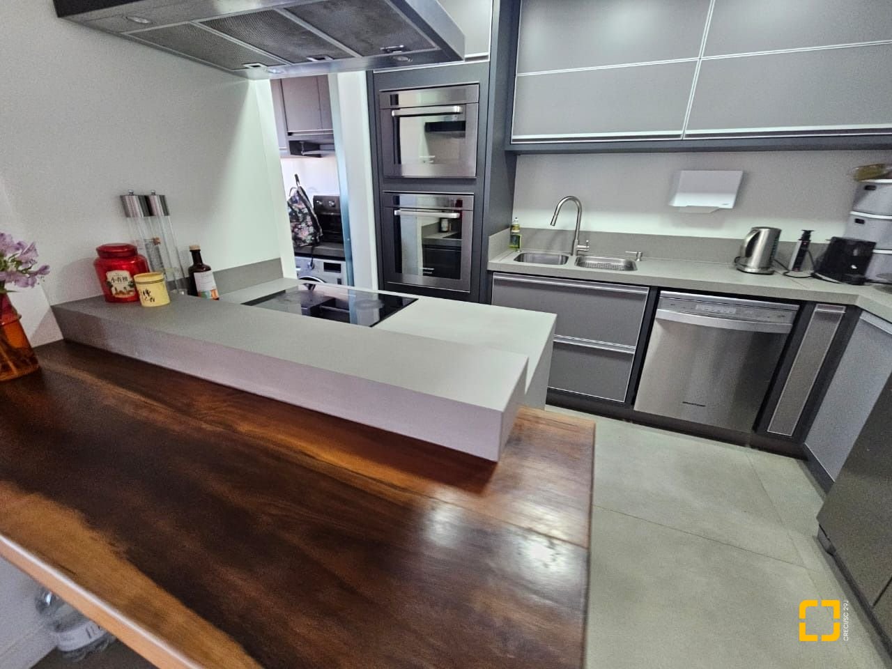Cobertura com 140m², 3 quartos (sendo 1 suíte), 2 garagens, no bairro Kobrasol em São José