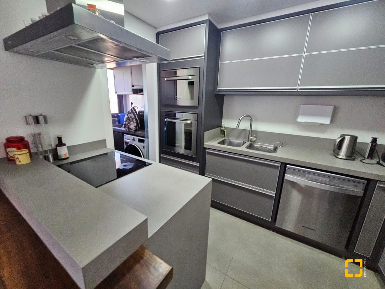 Cobertura com 140m², 3 quartos (sendo 1 suíte), 2 garagens, no bairro Kobrasol em São José