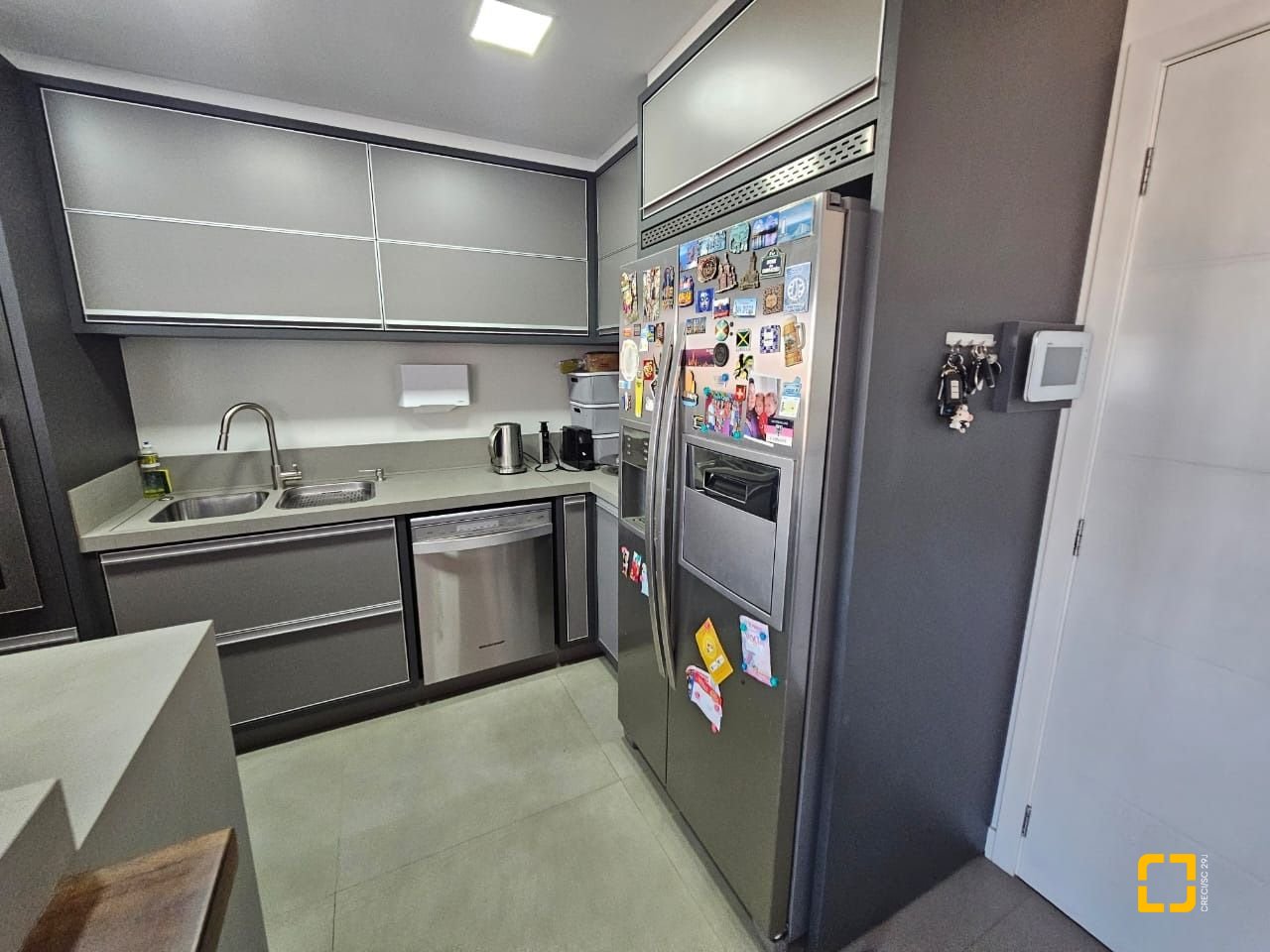 Cobertura com 140m², 3 quartos (sendo 1 suíte), 2 garagens, no bairro Kobrasol em São José