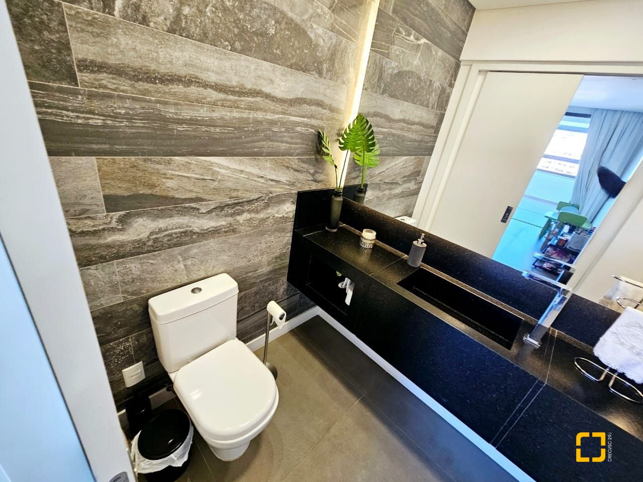 Cobertura com 140m², 3 quartos (sendo 1 suíte), 2 garagens, no bairro Kobrasol em São José