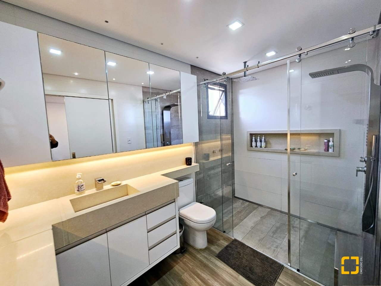 Cobertura com 140m², 3 quartos (sendo 1 suíte), 2 garagens, no bairro Kobrasol em São José
