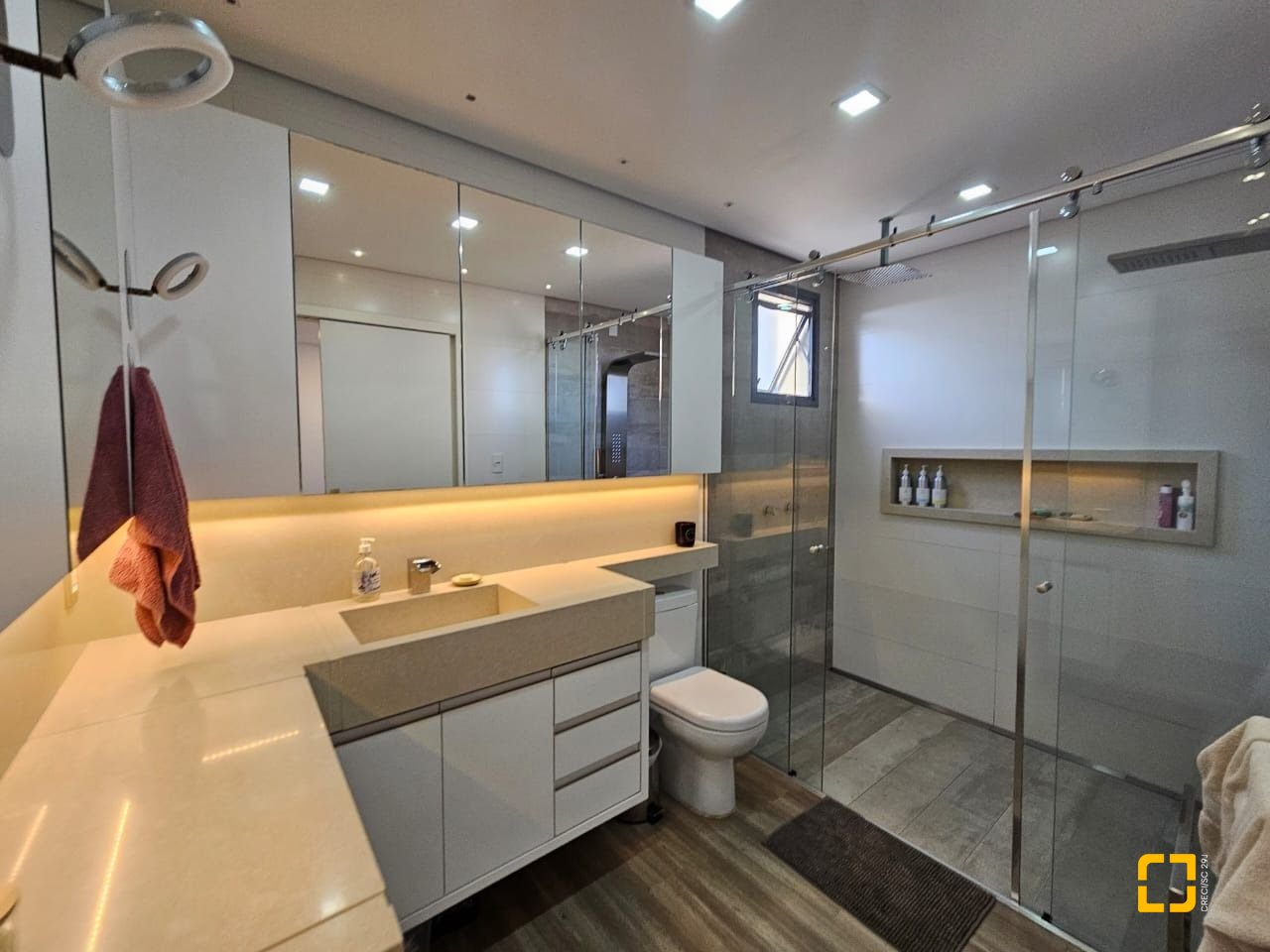 Cobertura com 140m², 3 quartos (sendo 1 suíte), 2 garagens, no bairro Kobrasol em São José