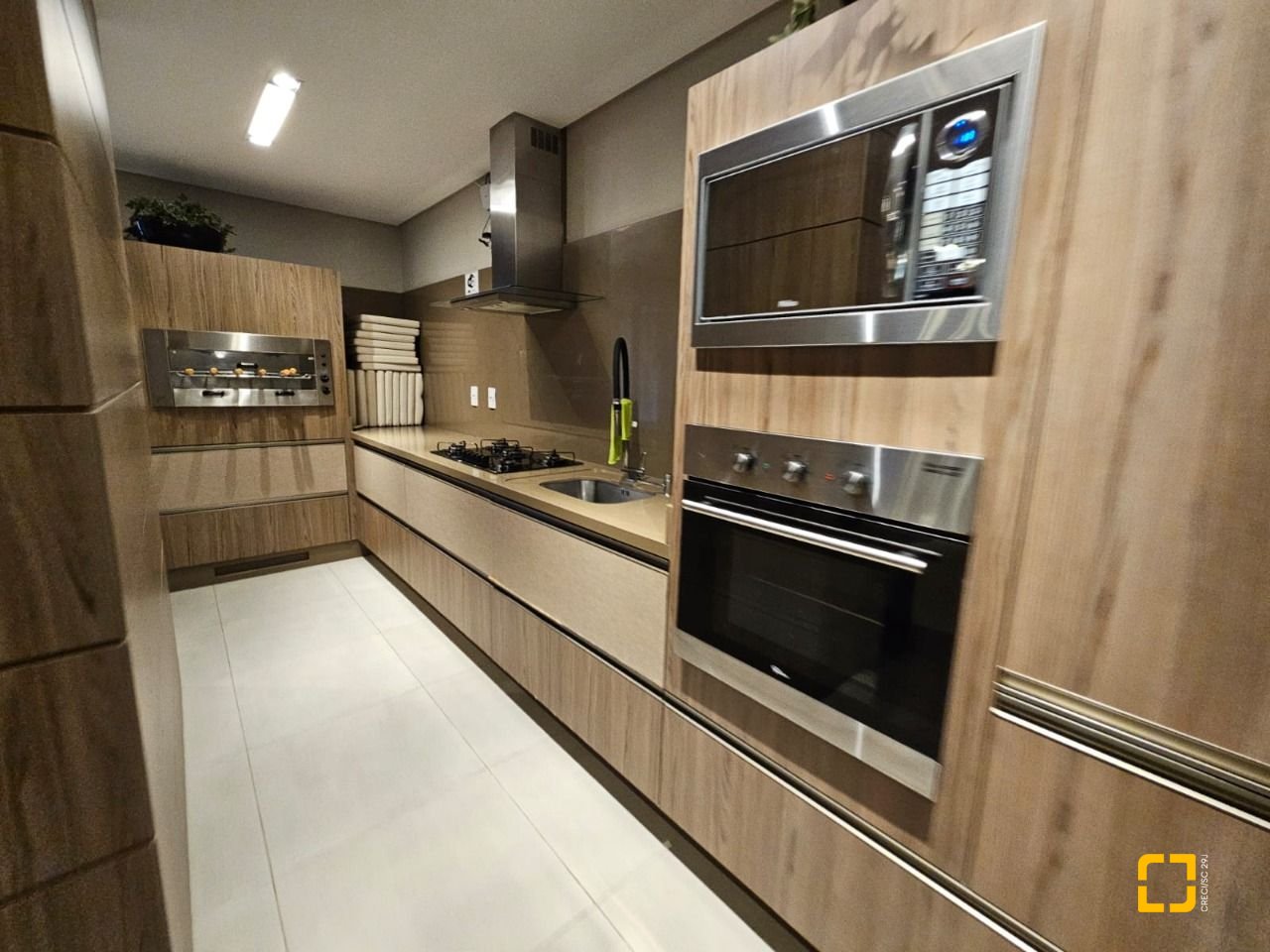 Cobertura com 140m², 3 quartos (sendo 1 suíte), 2 garagens, no bairro Kobrasol em São José