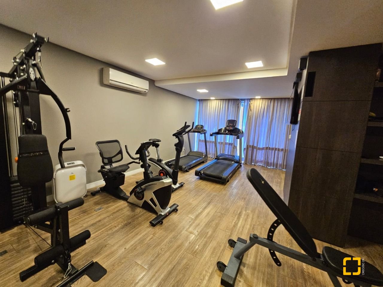 Cobertura com 140m², 3 quartos (sendo 1 suíte), 2 garagens, no bairro Kobrasol em São José